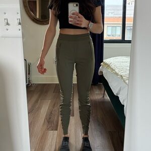 Columbia Olive Green Jogger Style Hiking Pants